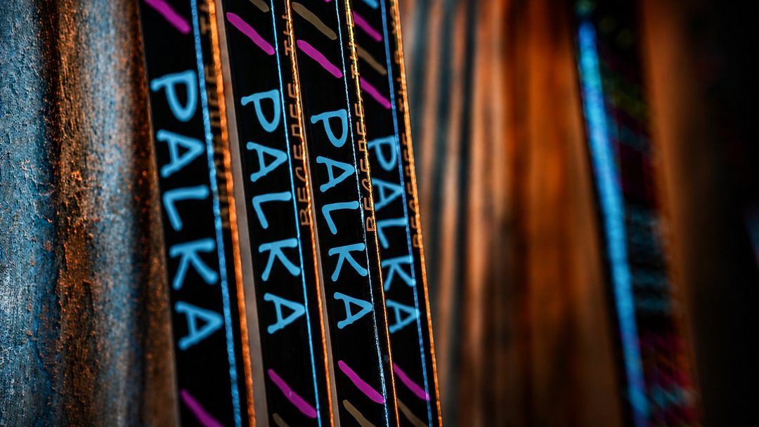 Шафты хоккейных клюшек PALKA с неоновыми надписями
