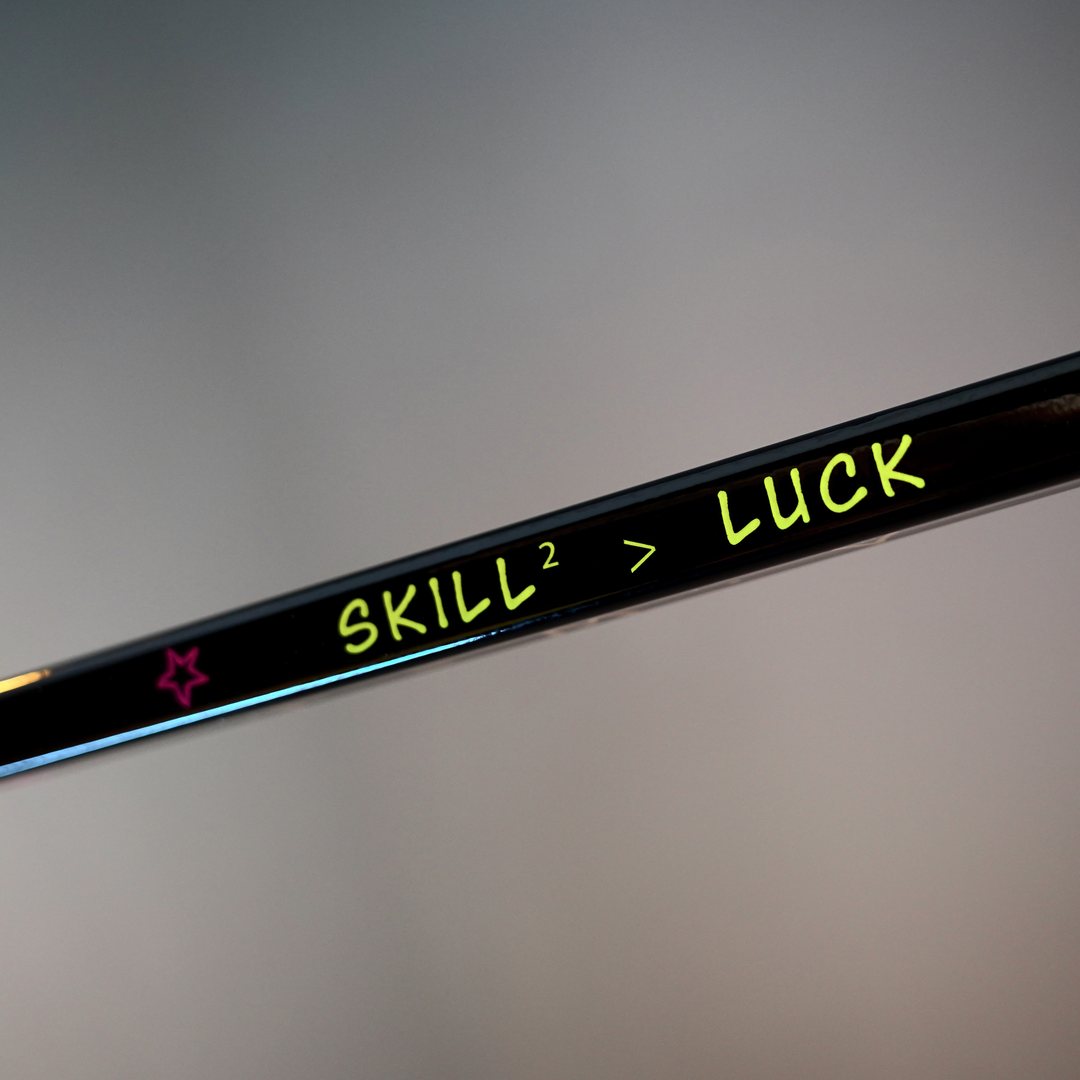 Надпись Skill² > Luck на хоккейной клюшке PALKA
