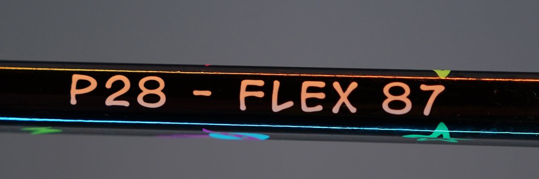 Маркировка загиба и flex на карбоновом шафте клюшки PALKA — крупный план